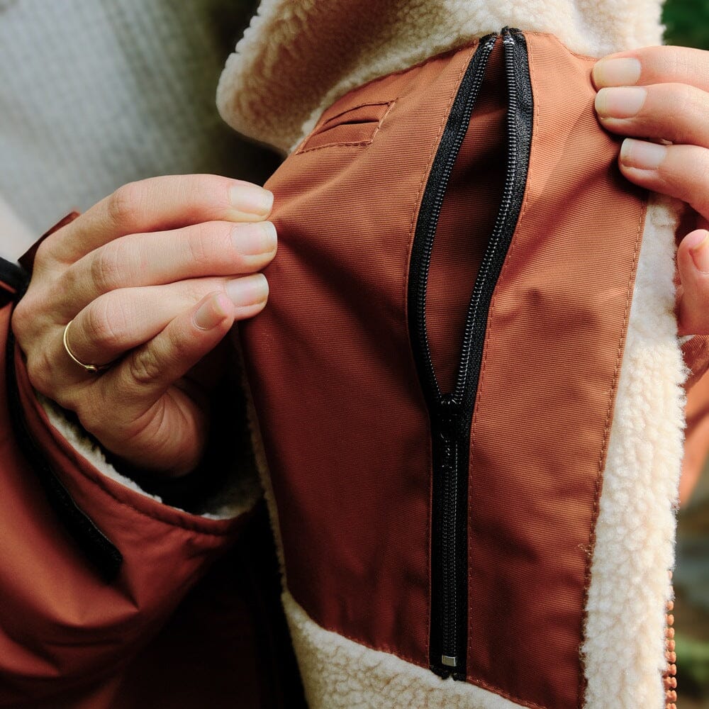Storm Robe Yukon brown - Wasserdichter Umkleidemantel Wasserdichte Storm Ponchos WAVE HAWAII 