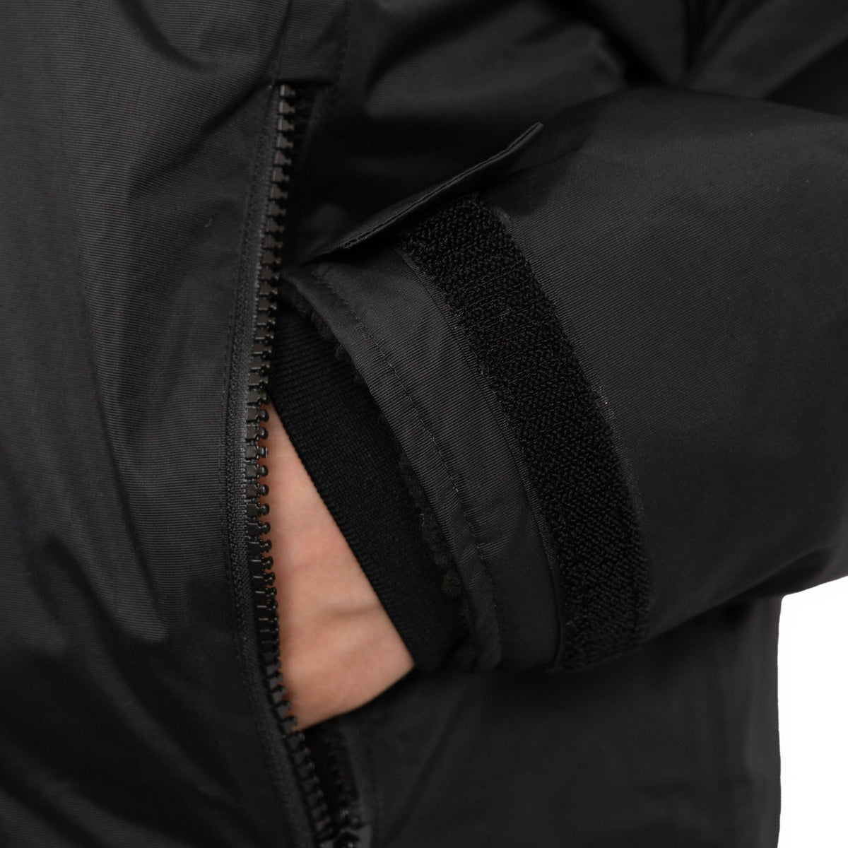 Storm Robe Yukon black - Wasserdichter Umkleidemantel Wasserdichte Storm Ponchos WAVE HAWAII 